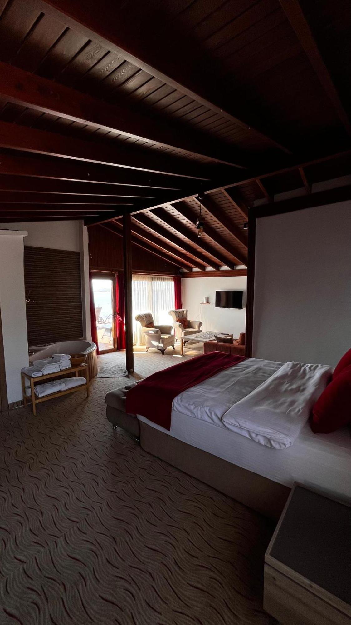 Foca Antik Otel Ngoại thất bức ảnh