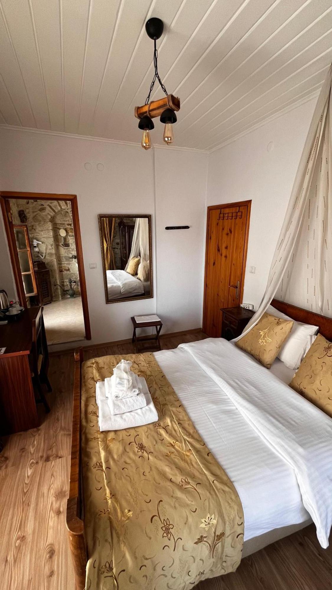 Foca Antik Otel Ngoại thất bức ảnh