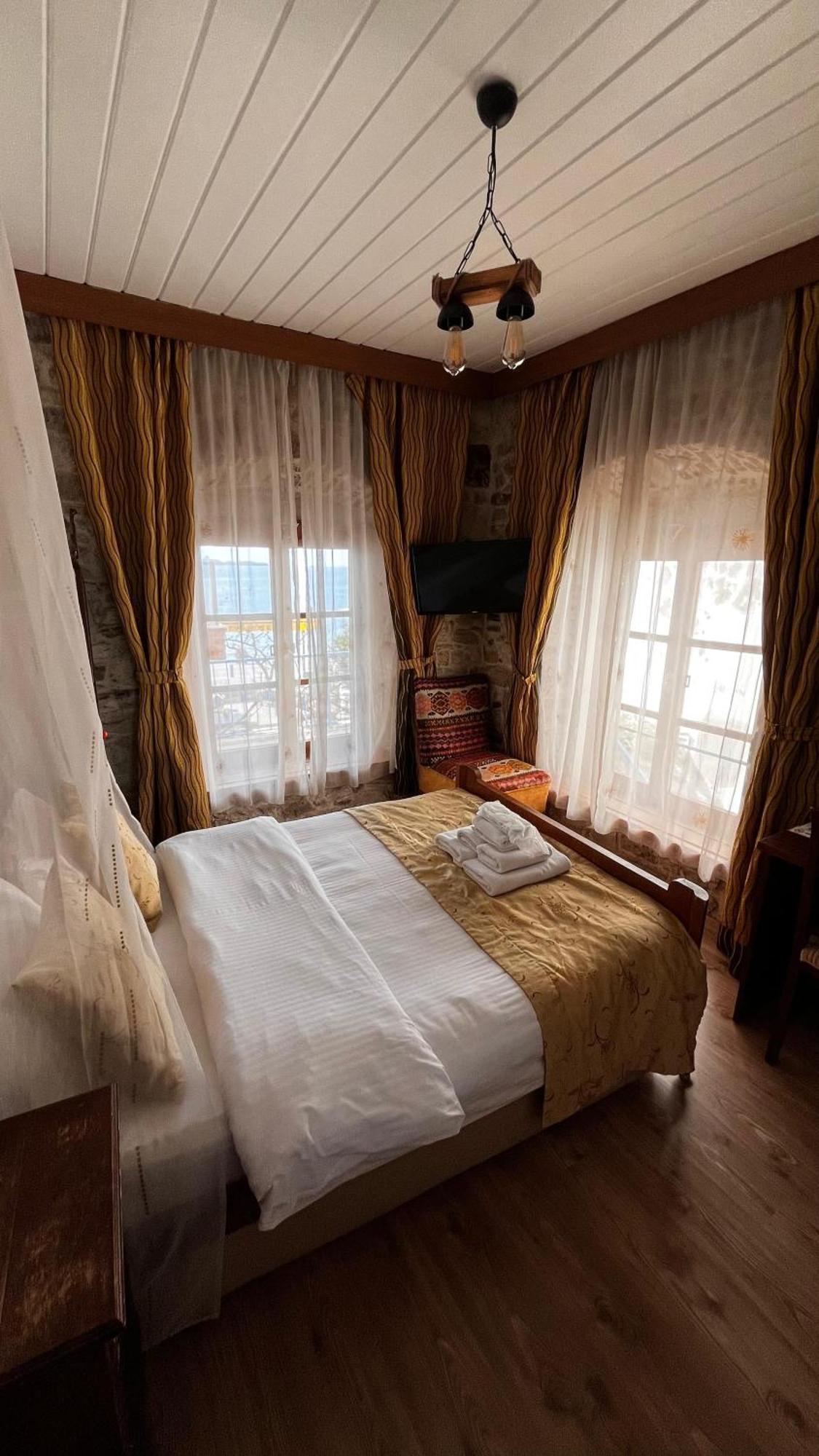 Foca Antik Otel Ngoại thất bức ảnh