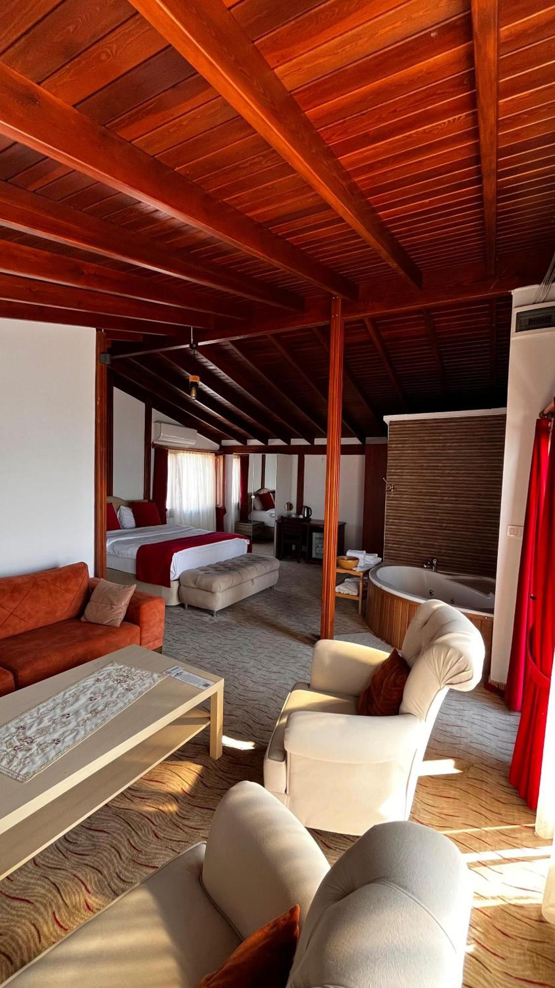 Foca Antik Otel Ngoại thất bức ảnh